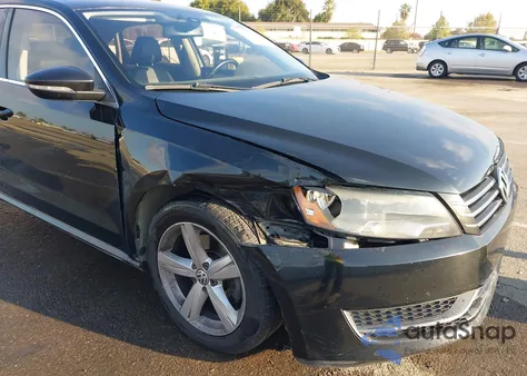 2012 Volkswagen Passat 2.5L Se из США, поврежденный, VIN 1VWBP7A30CC060558